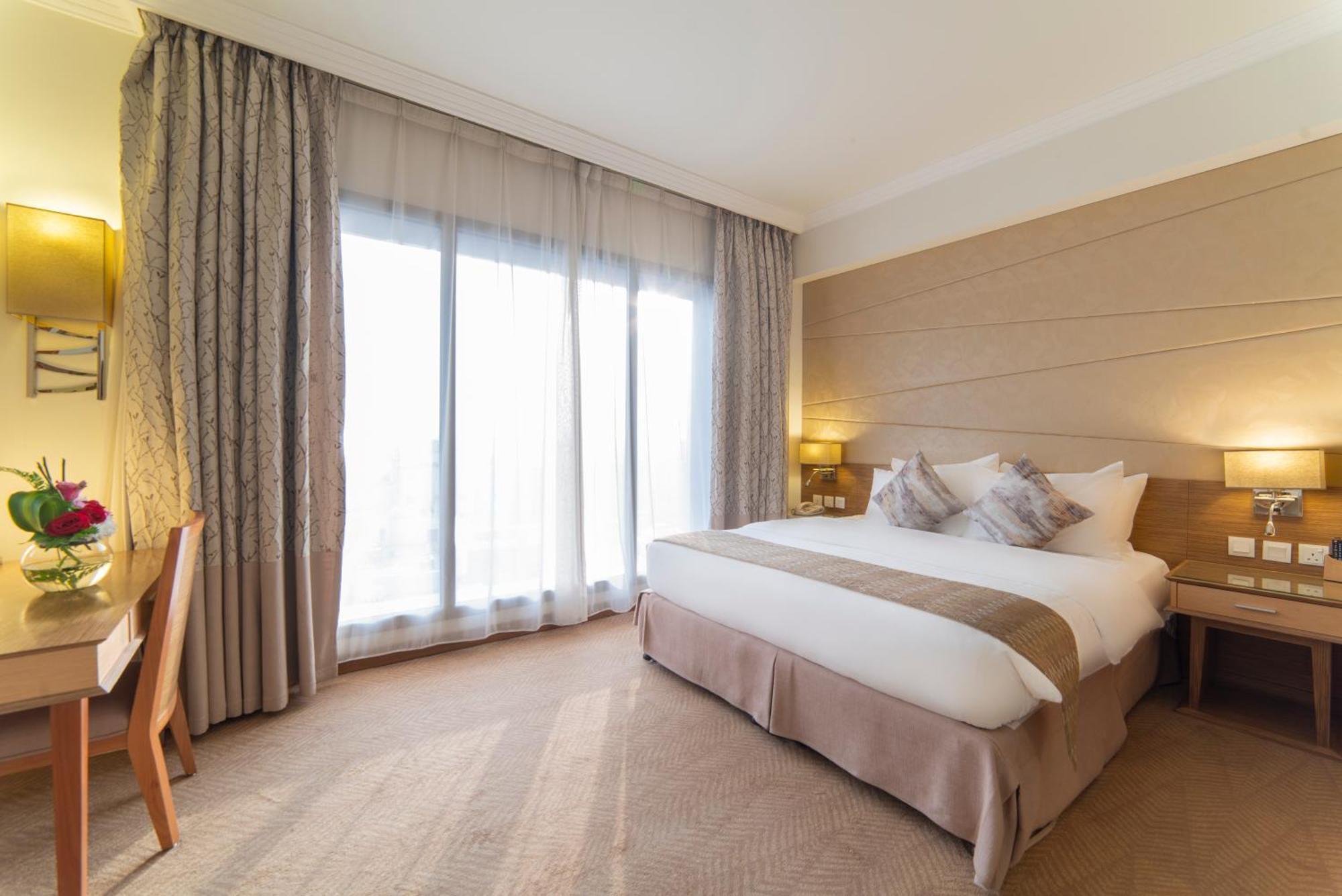 Golden Tulip Corniche Hotel