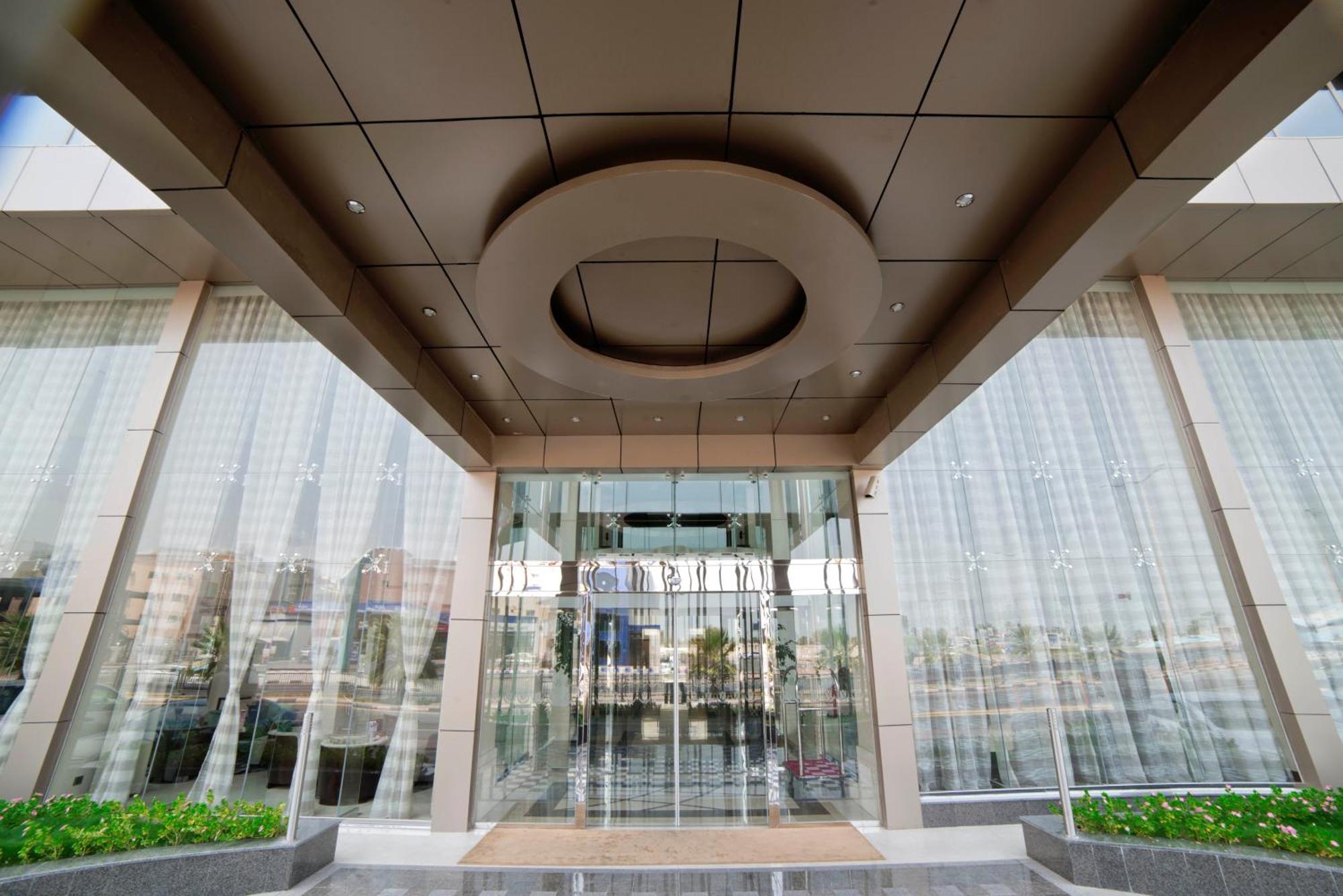 Hotel Golden Tulip Corniche 4*
