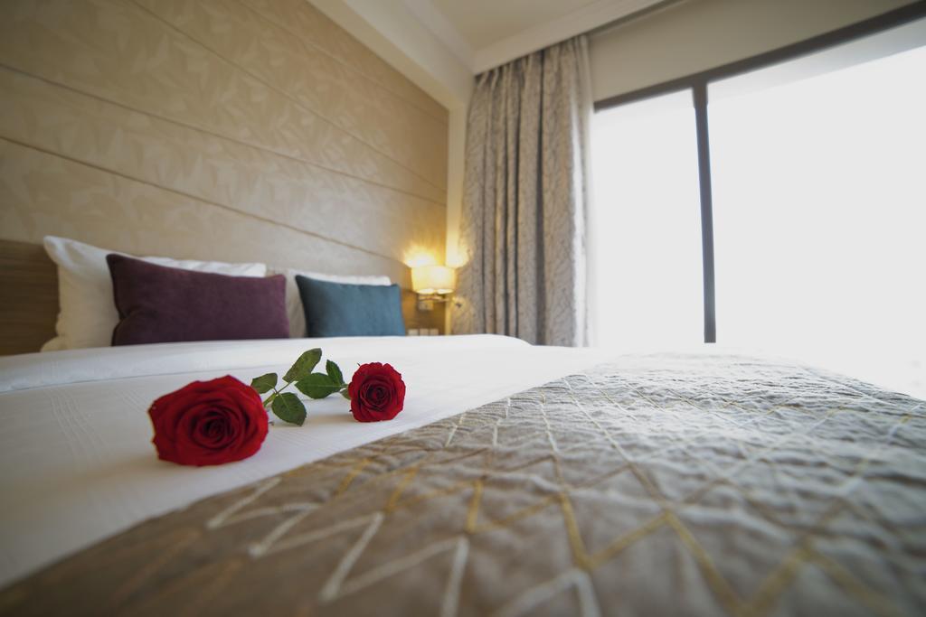 Golden Tulip Corniche Hotel