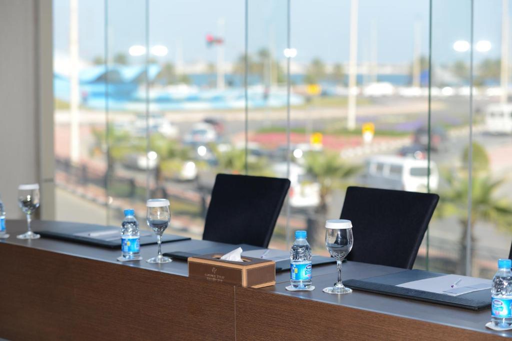 Hotel Golden Tulip Corniche 4*