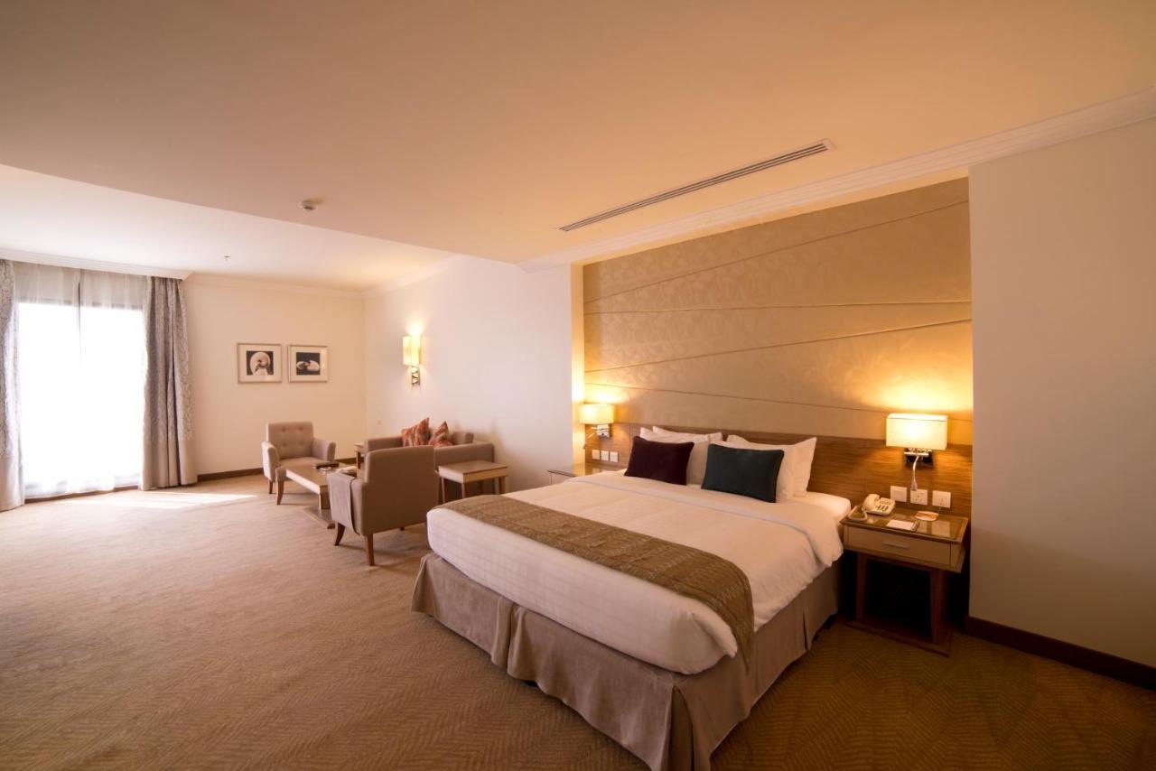 Hotel Golden Tulip Corniche 4*